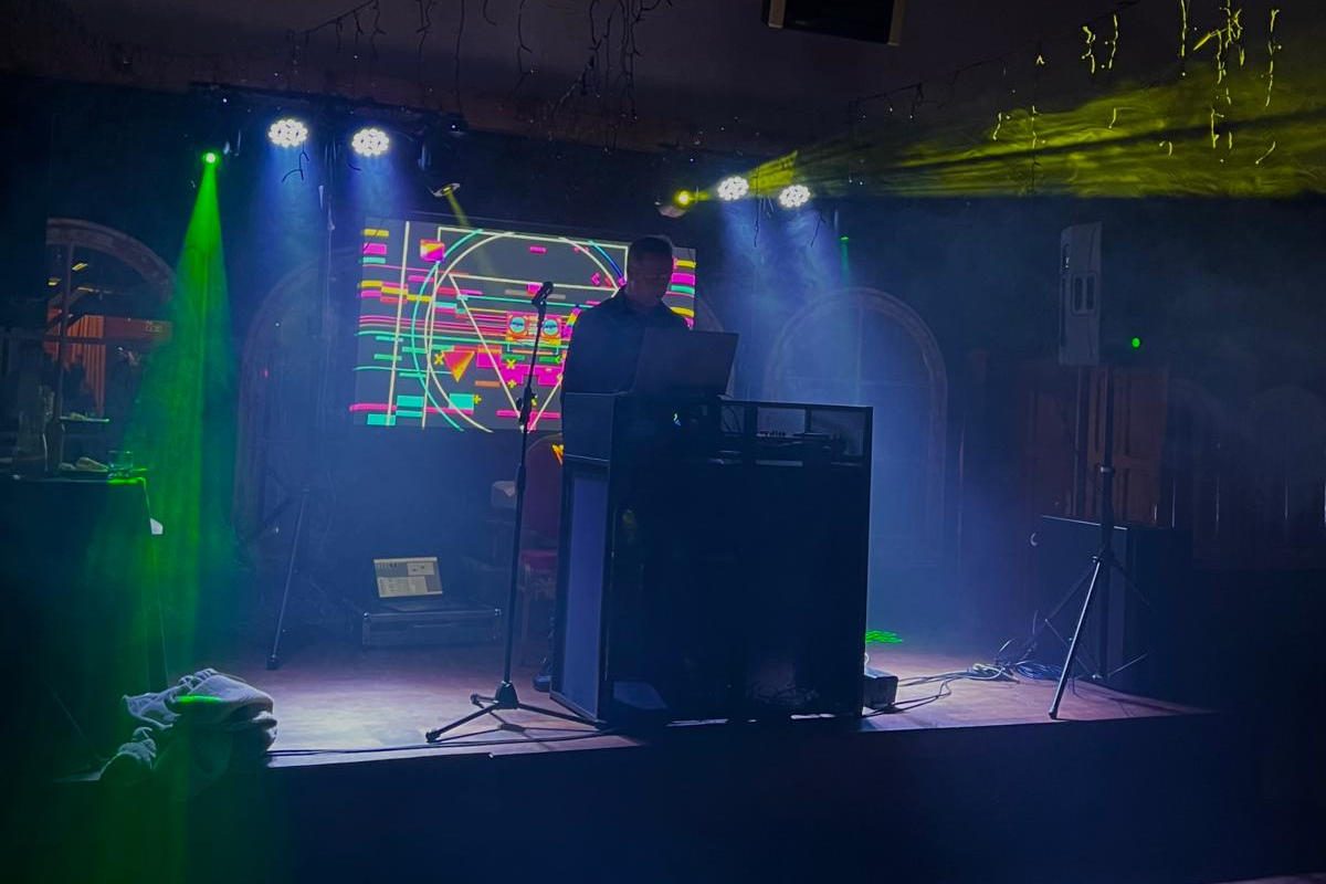 Zespół coverowy i DJ w jednym na każdy event.